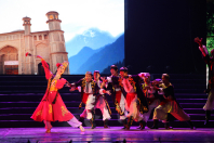 调演节目维吾尔族舞蹈《掀起你的盖头来》