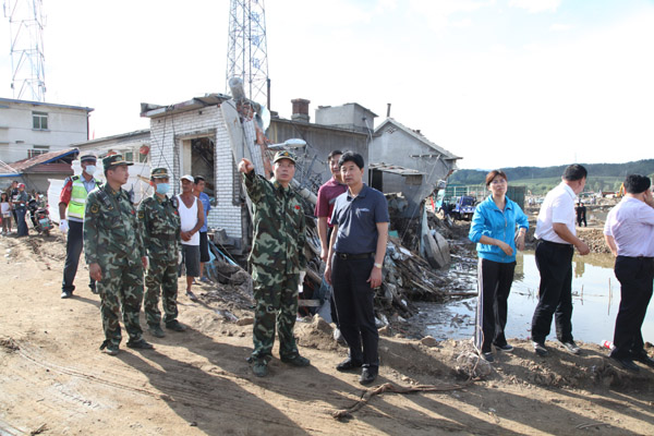 省民委主任王德波深入清原、新宾满族自治县灾区看望受灾少数民族群众