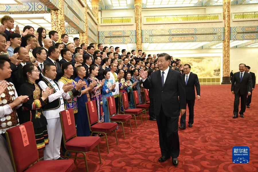 第六届全国少数民族文艺会演开幕式文艺晚会在京举行 习近平李克强汪洋王沪宁出席观看